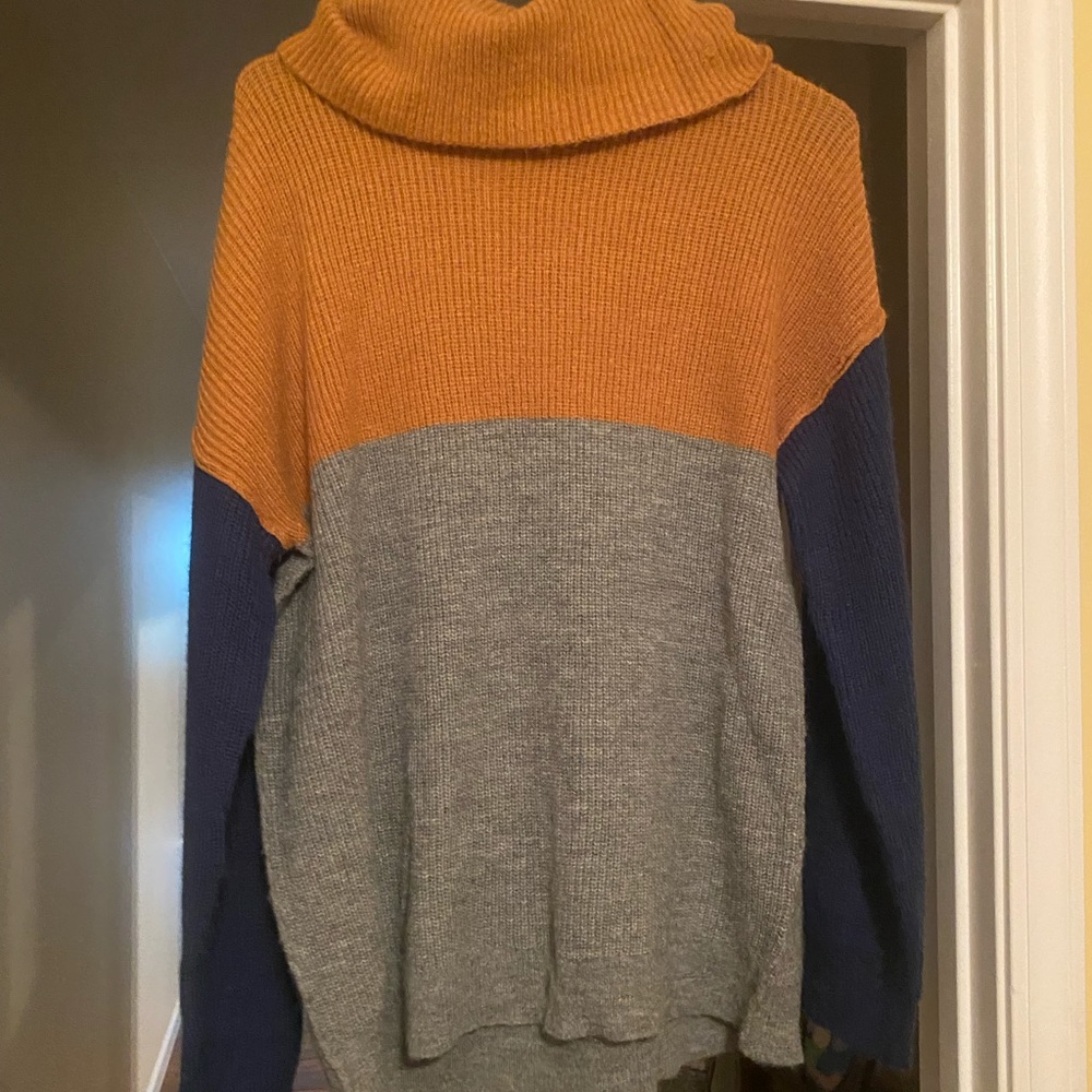 Women’s Cowl Neck Sweater (L)
